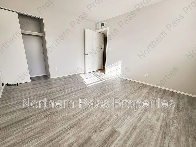5233 Carousel Dr #2 — Photo 9