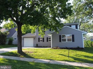 6 Gooseneck Rd, Levittown, PA 19057