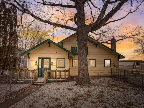 1079 17th St SE, Forest Lake, MN 55025