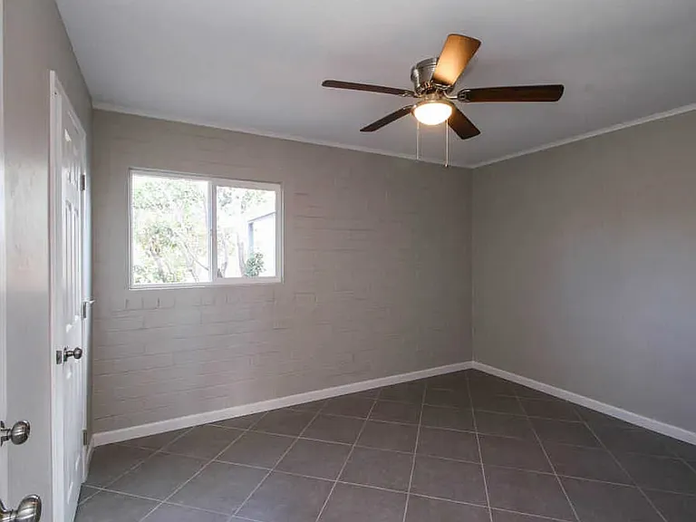 2402 E Cameron Vis #2402 — Photo 5