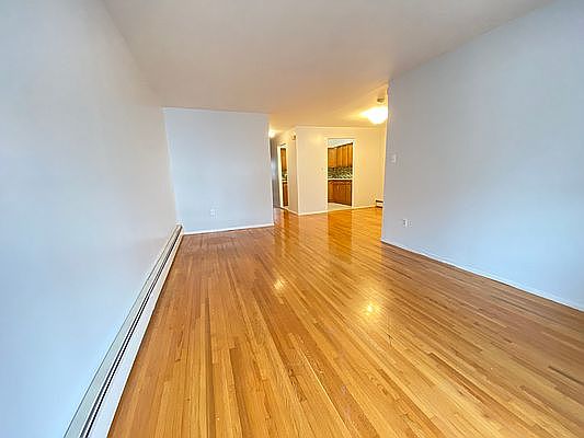 5th image of 2614 9th St APT 2