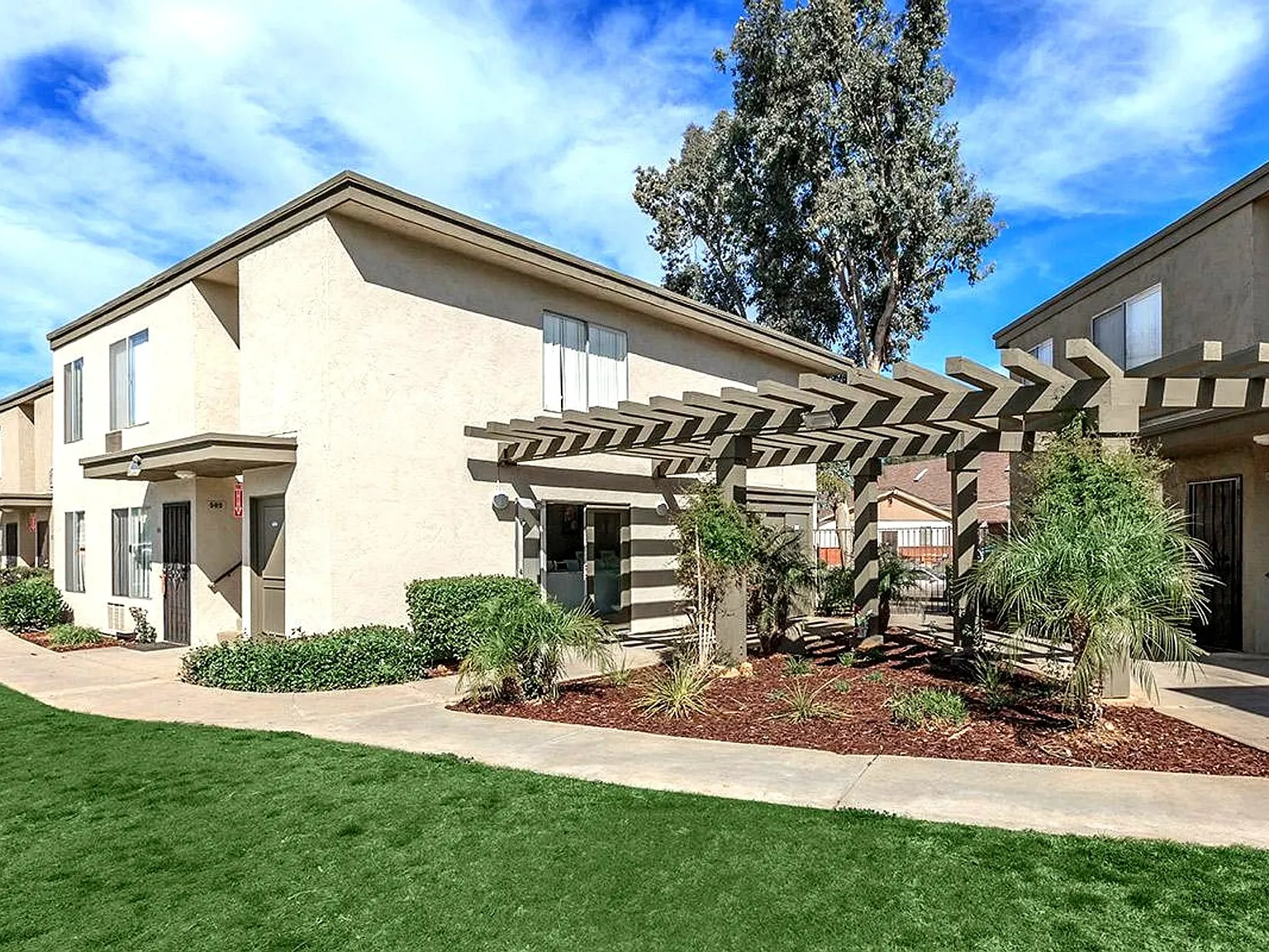 Courtyards Apartments! — Photo 4