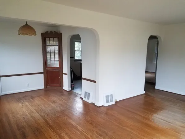 6301 Everett Dr, Saint Louis, MO 63134