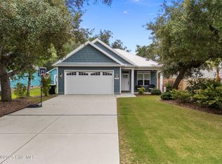 162 NW 9th St, Oak Island, NC 28465