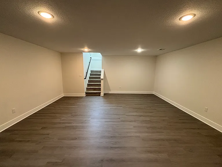 5249 S Chase Ave — Photo 10