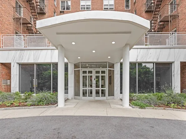 629 Kappock Street image 35 of 38