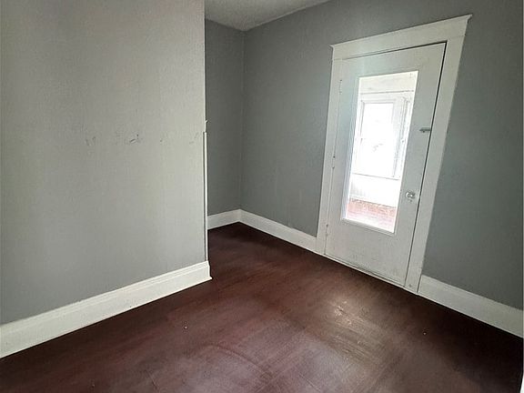 5th image of 919 Ferry Ave