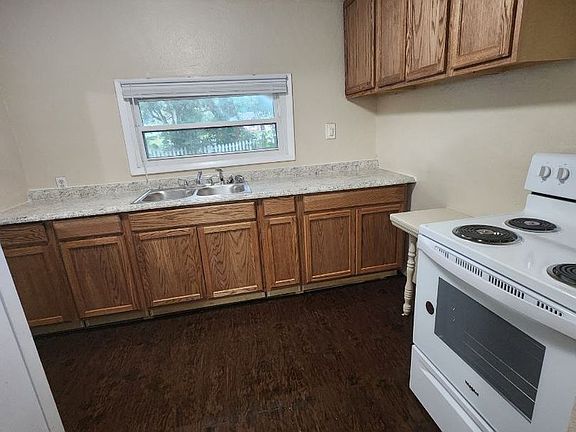 5th image of 2828 Mineola Dr