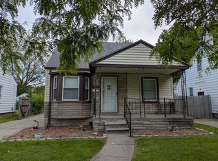 19660 Kenosha St, Harper Woods, MI 48225