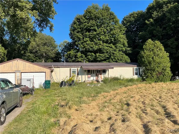 218 Kingdom Rd, Oswego, NY 13126