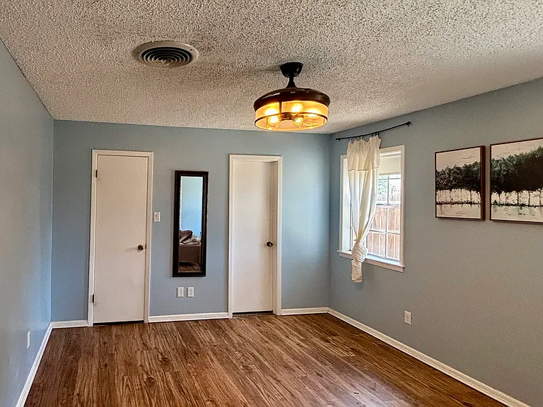 401 E Harriet St — Photo 10