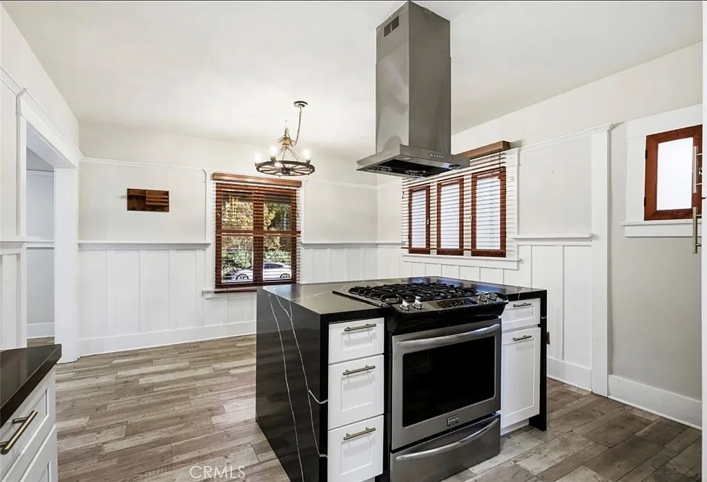 3 bed, 1083 sqft, $4,595 — Photo 3