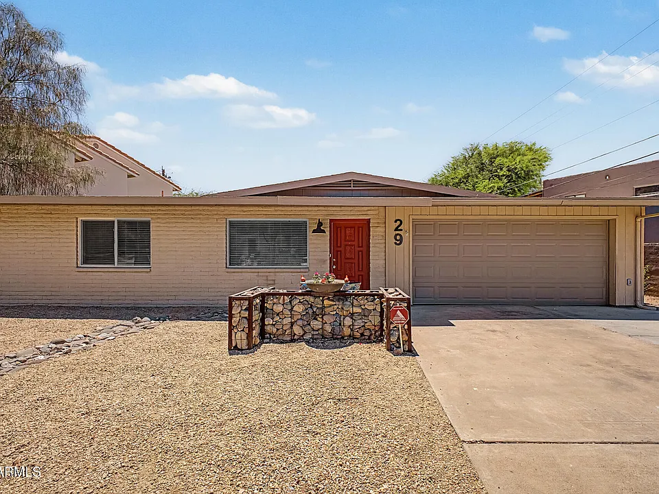 29 E Foothill Dr