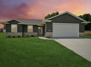 104 5th Avenue Ct, Coggon, IA 52218
