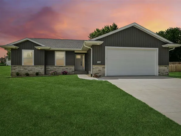 104 5th Avenue Ct, Coggon, IA 52218