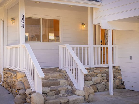 3rd image of 304 El Conejo Dr