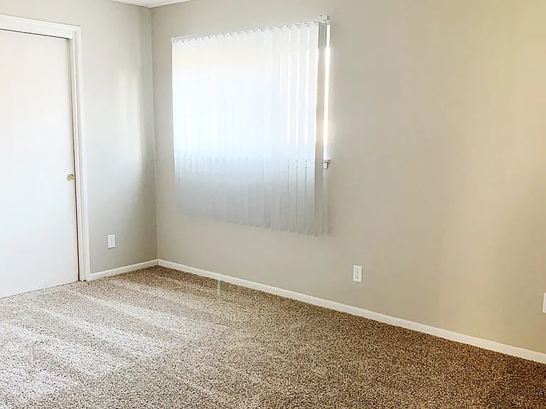 Oak Creek Apartments — Photo 18