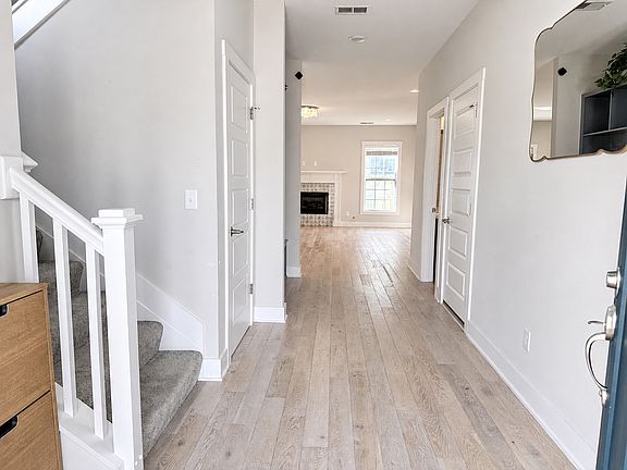 4th image of 1061 Sawgrass Cv