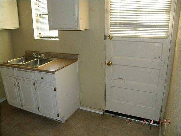 4th image of 3230 Sacramento Ave
