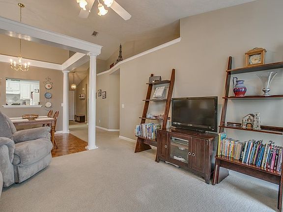 5th image of 308 Wesley Dr