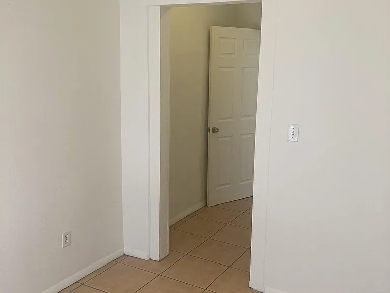 3041/3043/3045 N. Park Ave. Apts. - 3043 — Photo 6