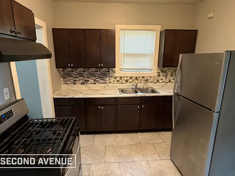 9136 S Blackstone Ave — Photo 3