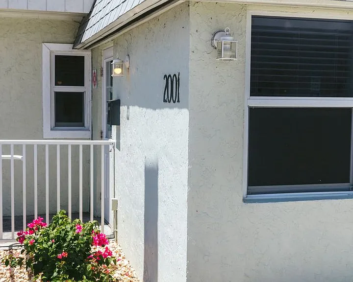 2001 N Dixie Hwy — Photo 6