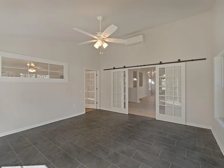 1081 Wintergreen Ln — Photo 24