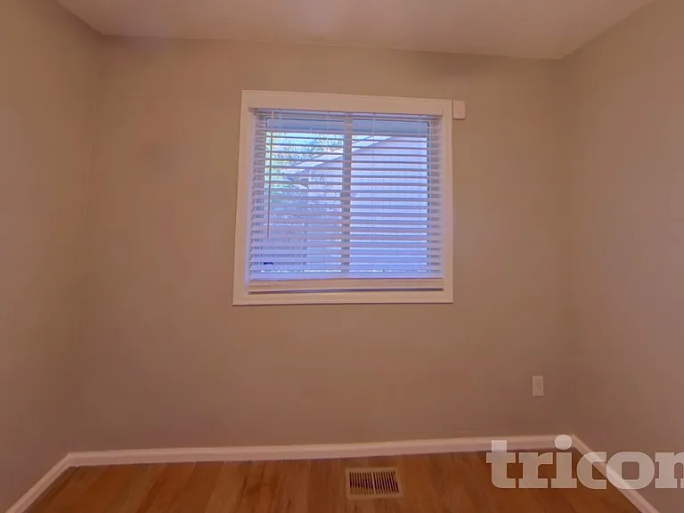 910 Foothills Ct — Photo 6