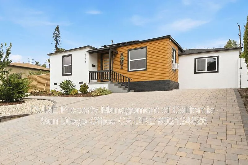 1926 Ensenada St