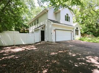 1747 Dale St N, Roseville, MN 55113