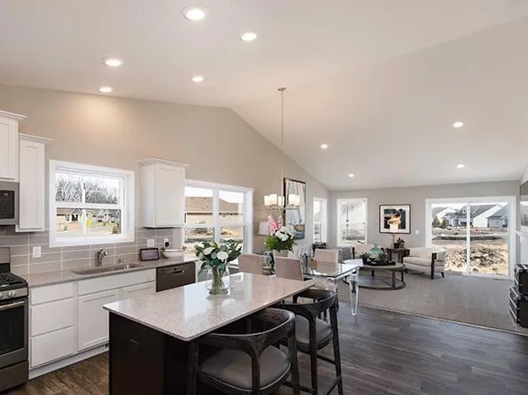2067 Norway Ln, Lino Lakes, MN 55038