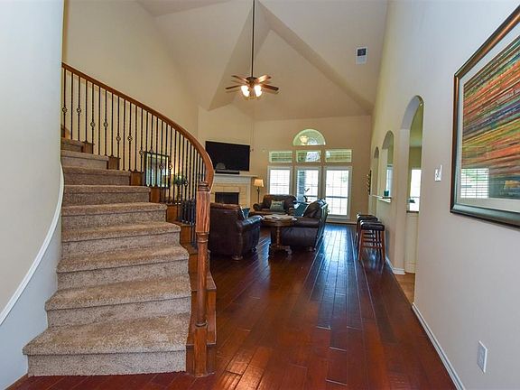3rd image of 3215 Brentwood Ln