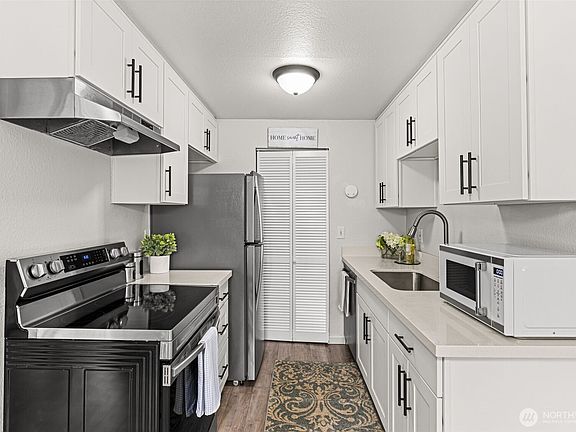 5th image of 15210 Macadam Road S #D211