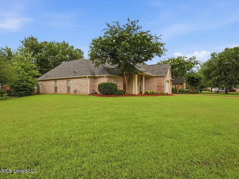 143 Sonnett Cir — Photo 3