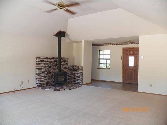 Lv. Rm/Propane Fireplace