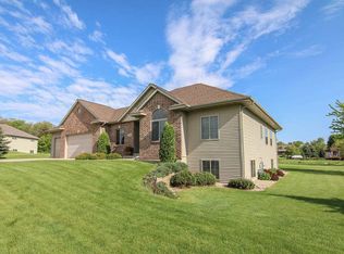 3058 Castleton Xing, Sun Prairie, WI 53590