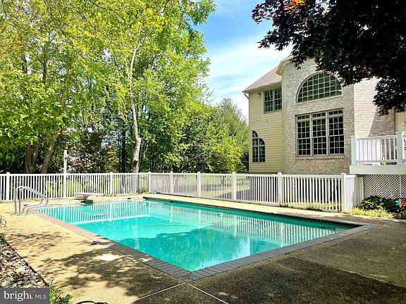 4th image of 3508 Victoria Ln