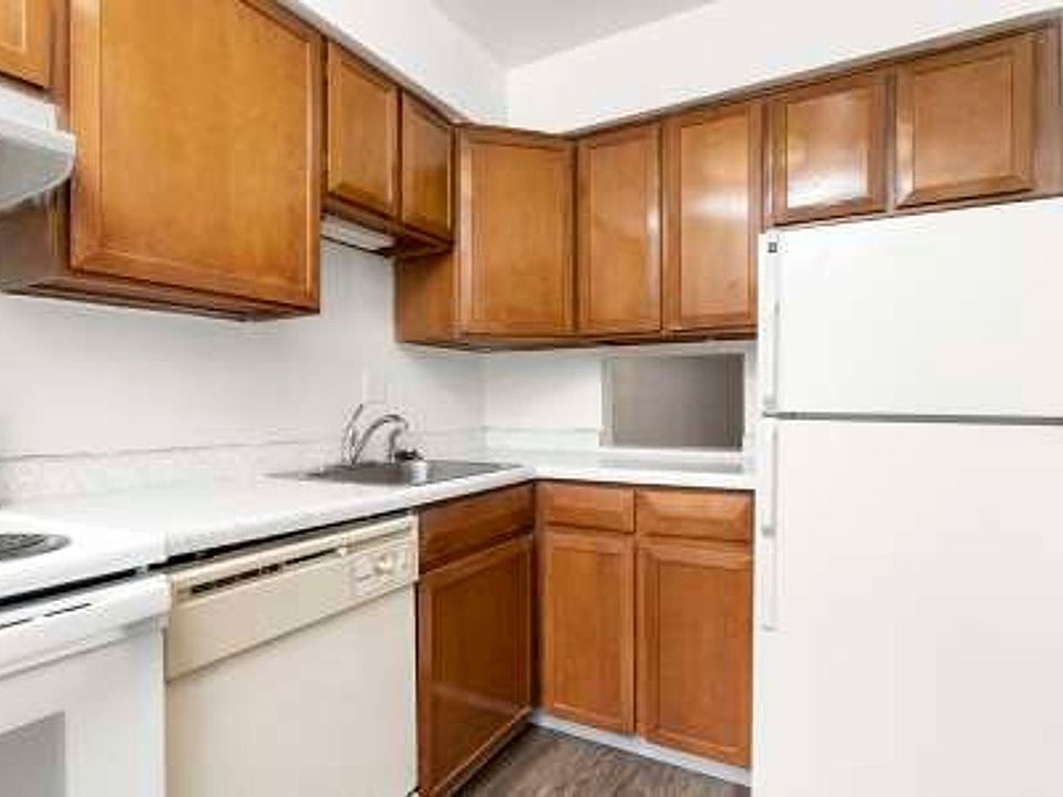 2nd image of 3125 E Fountain Blvd #1215-10
