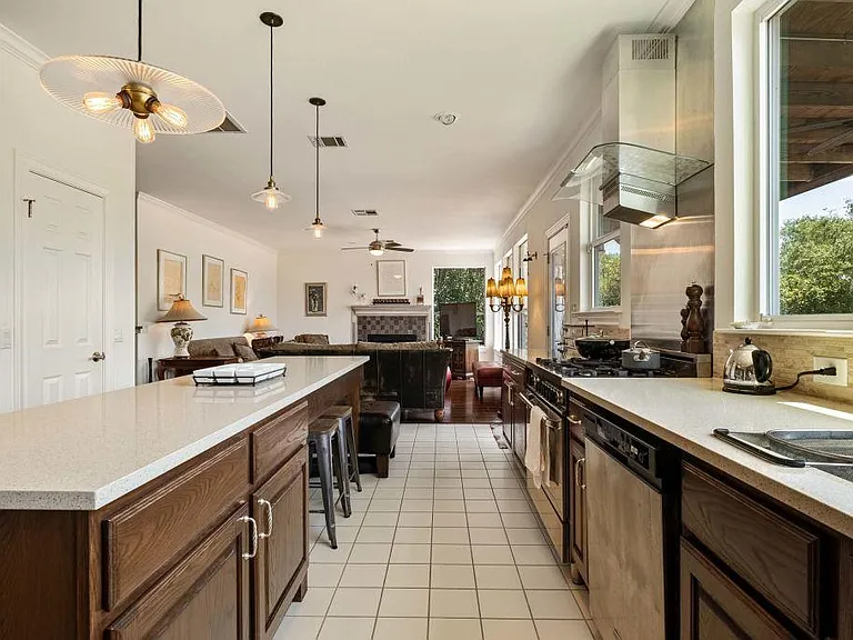 5511 Courtyard Dr — Photo 25