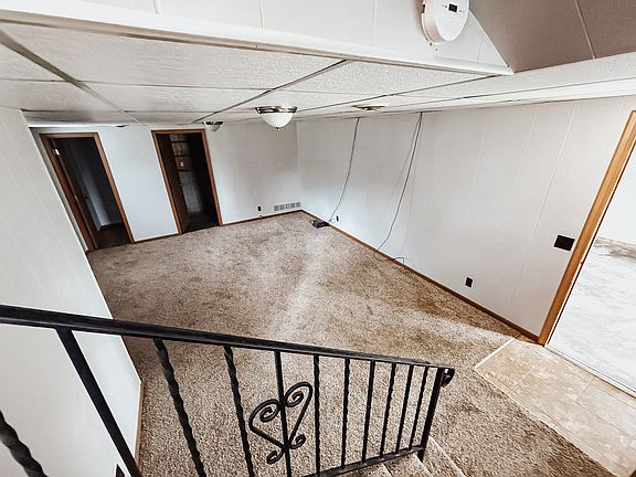 4th image of 3211 Squire Ln