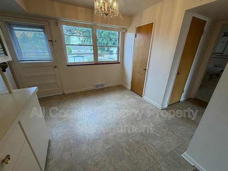 700 W 1st Ave #6 — Photo 4
