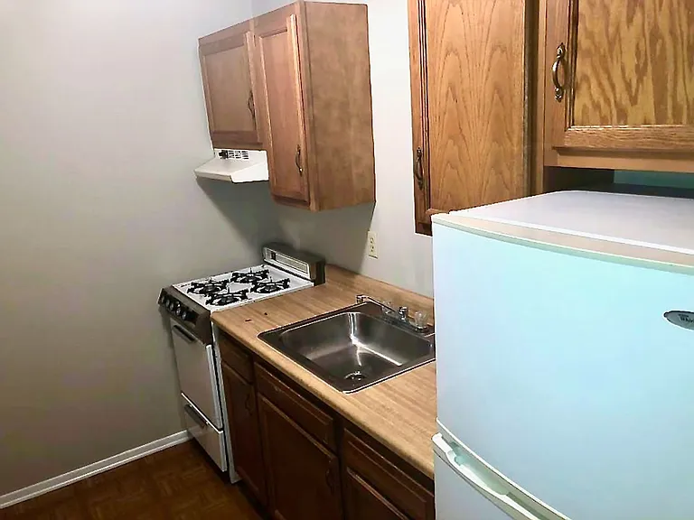 230 Oakwood Ave — Photo 6