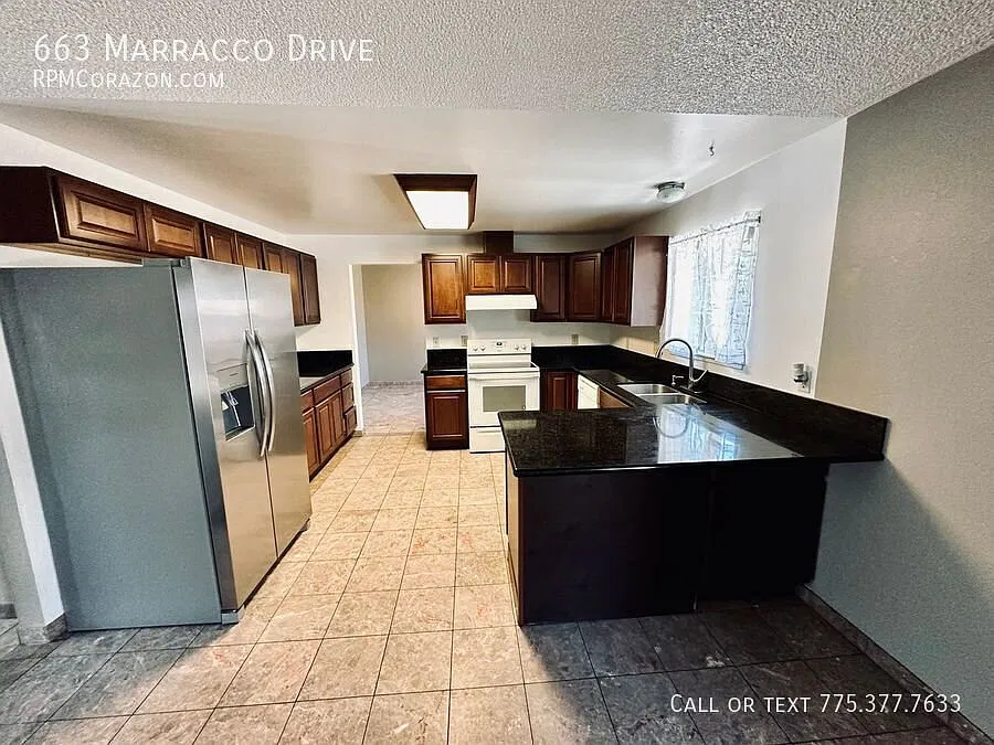 3-bedroom, 2.5-bath home Close to the Marina! — Photo 3
