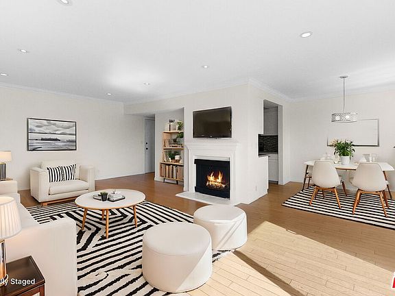 3rd image of 1262 S Barrington Ave APT 309