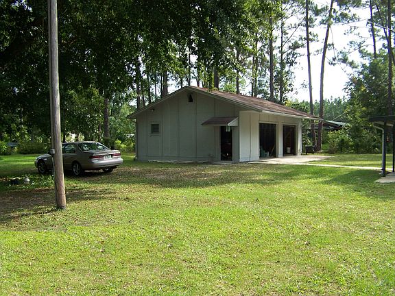 2 1/2 Car Garage with Bathroom