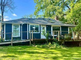 4995 Lockhart St, West Bloomfield, MI 48323