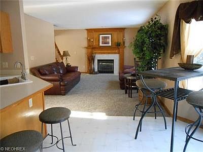2nd image of 596 Oakcrest Dr