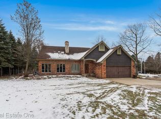 820 Quatro Ln, Leonard, MI 48367