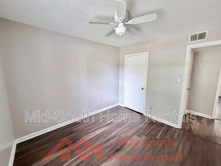 3829 Walsingham Dr — Photo 17